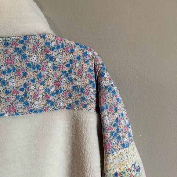 Lea & Viola | L | Floral Teddy Jacket floral trimmed zip up fleece jacket - Picture 6 of 8